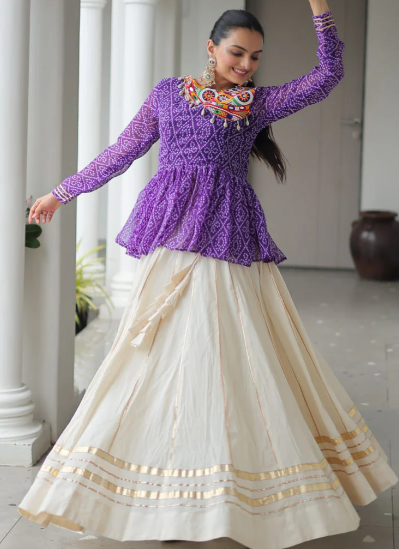 Bandhani Print Gamthi Work Kediya With Off White Lehenga For Navratri - Image 11