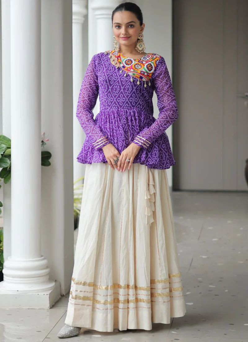 Bandhani Print Gamthi Work Kediya With Off White Lehenga For Navratri - Image 4