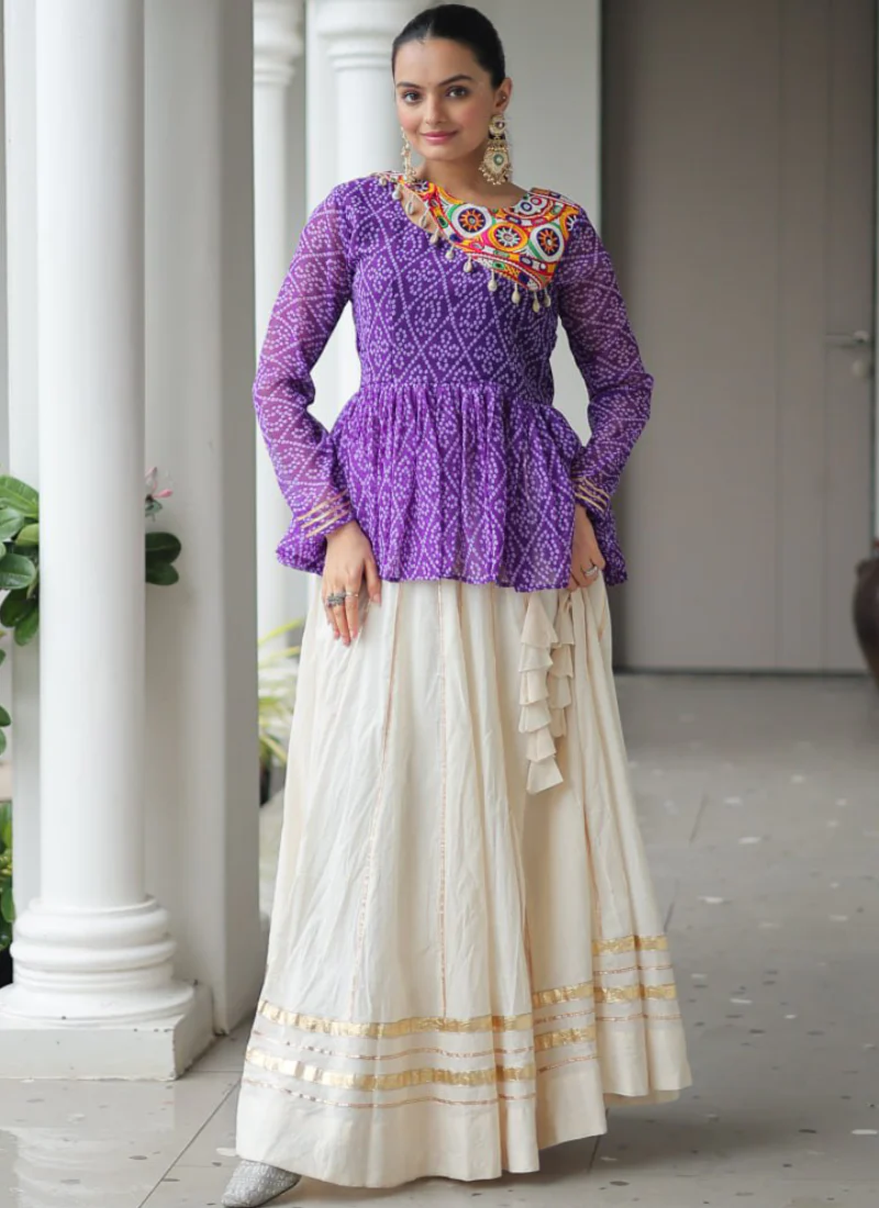 Bandhani Print Gamthi Work Kediya With Off White Lehenga For Navratri - Image 5