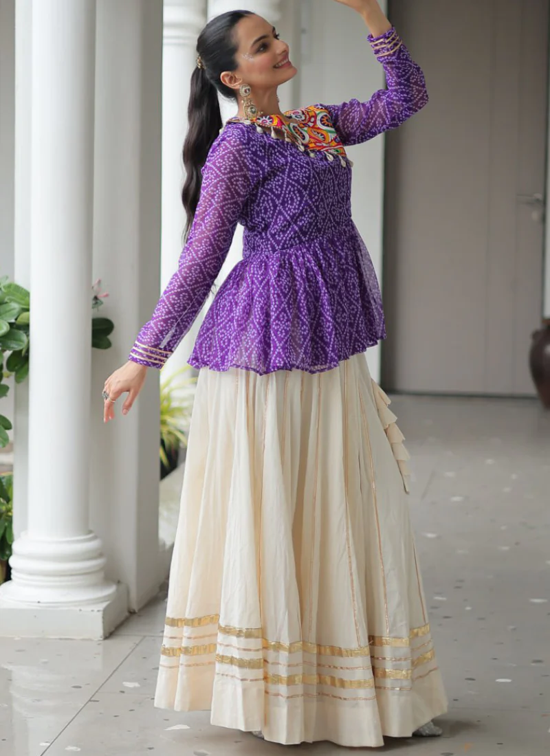 Bandhani Print Gamthi Work Kediya With Off White Lehenga For Navratri - Image 6