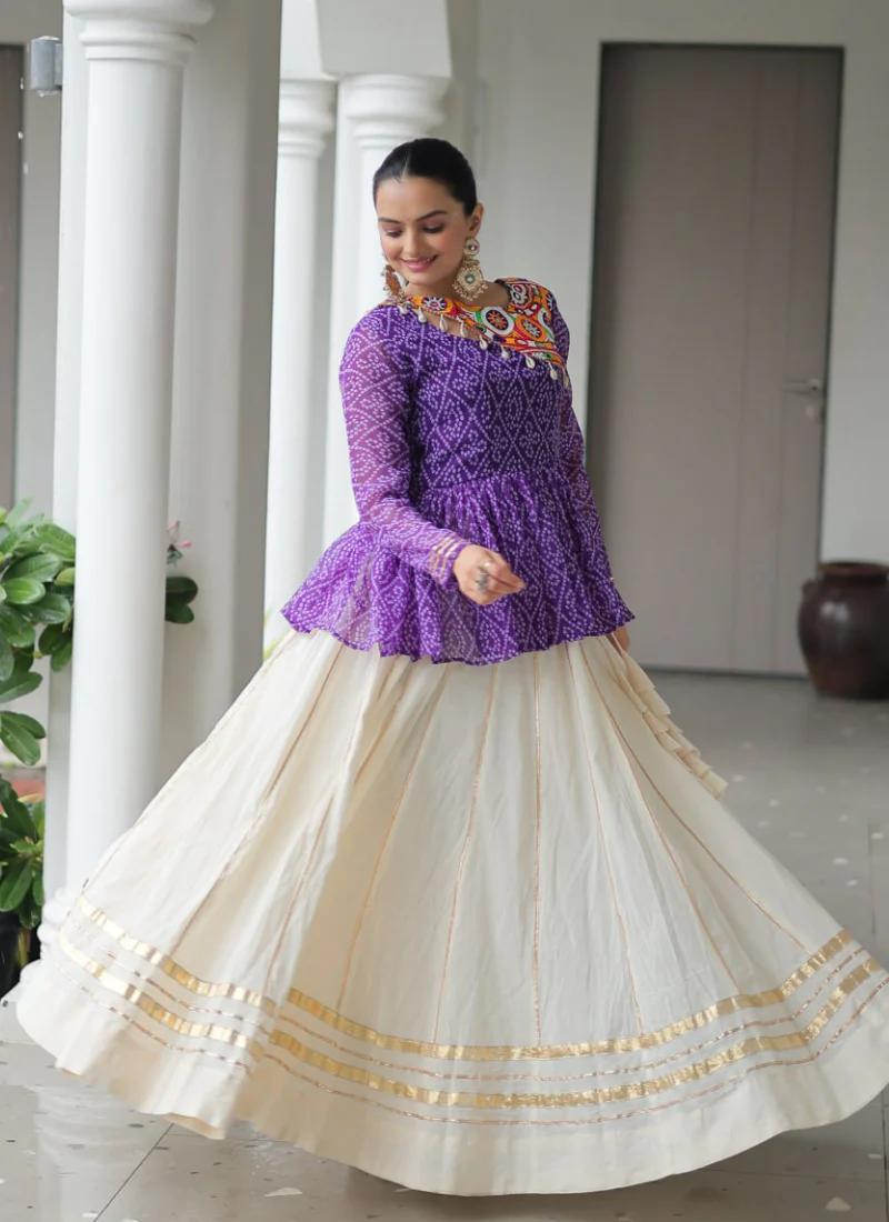 Bandhani Print Gamthi Work Kediya With Off White Lehenga For Navratri - Image 9