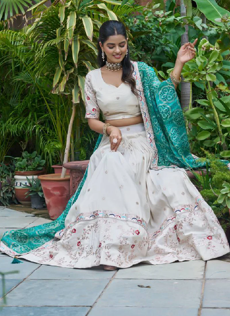 Embroidered Tissue Silk Off White Lehenga Choli With Green Dupatta - Image 4