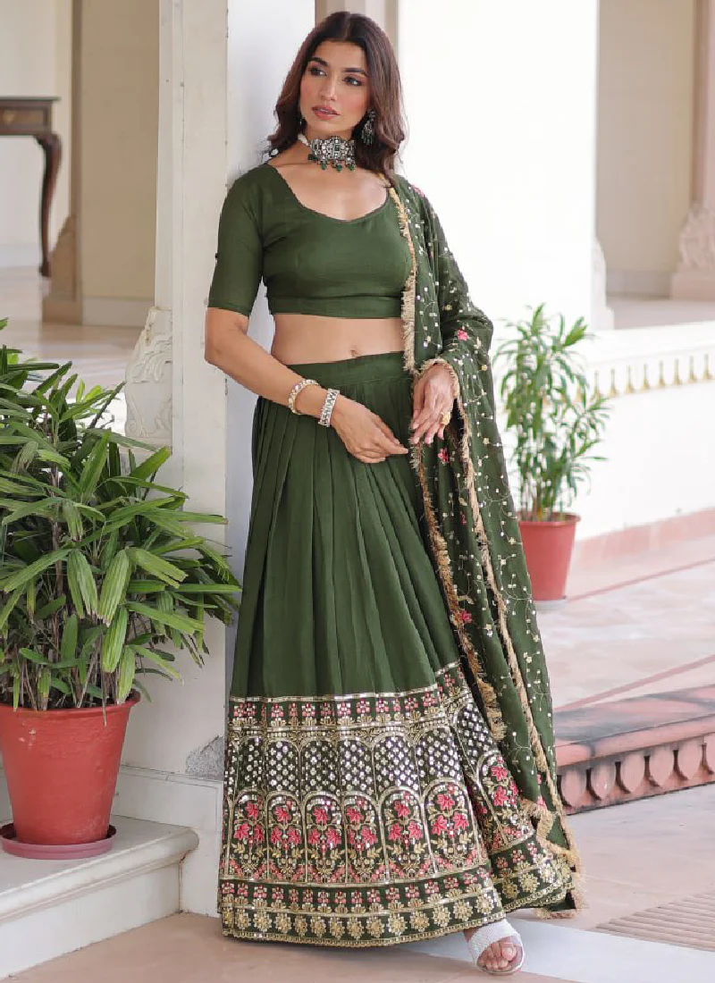 Vichitra Silk Sequence Work Green Lehenga Choli For Mehendi Function - Image 5