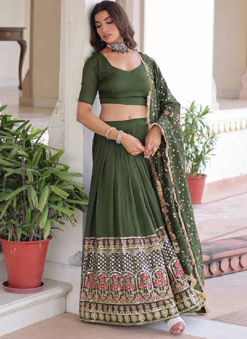 Vichitra Silk Sequence Work Green Lehenga Choli For Mehendi Function - Image 6